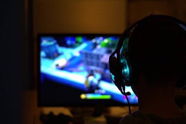 Les avantages et les inconvénients des écrans incurvés pour les jeux vidéo